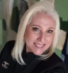 Artista plástica Ana Serafin abre exposição Eu Quero Ser o Mar