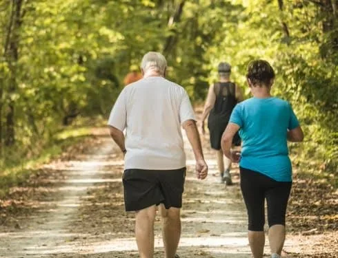 Caminhar 30 minutos regularmente previne recorrência da dor lombar