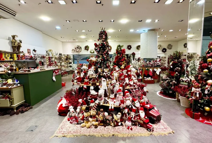Selecionar Shopping Estação recebe loja com mais de 3 mil itens de decoração natalina	Shopping Estação recebe loja com mais de 3 mil itens de decoração natalina