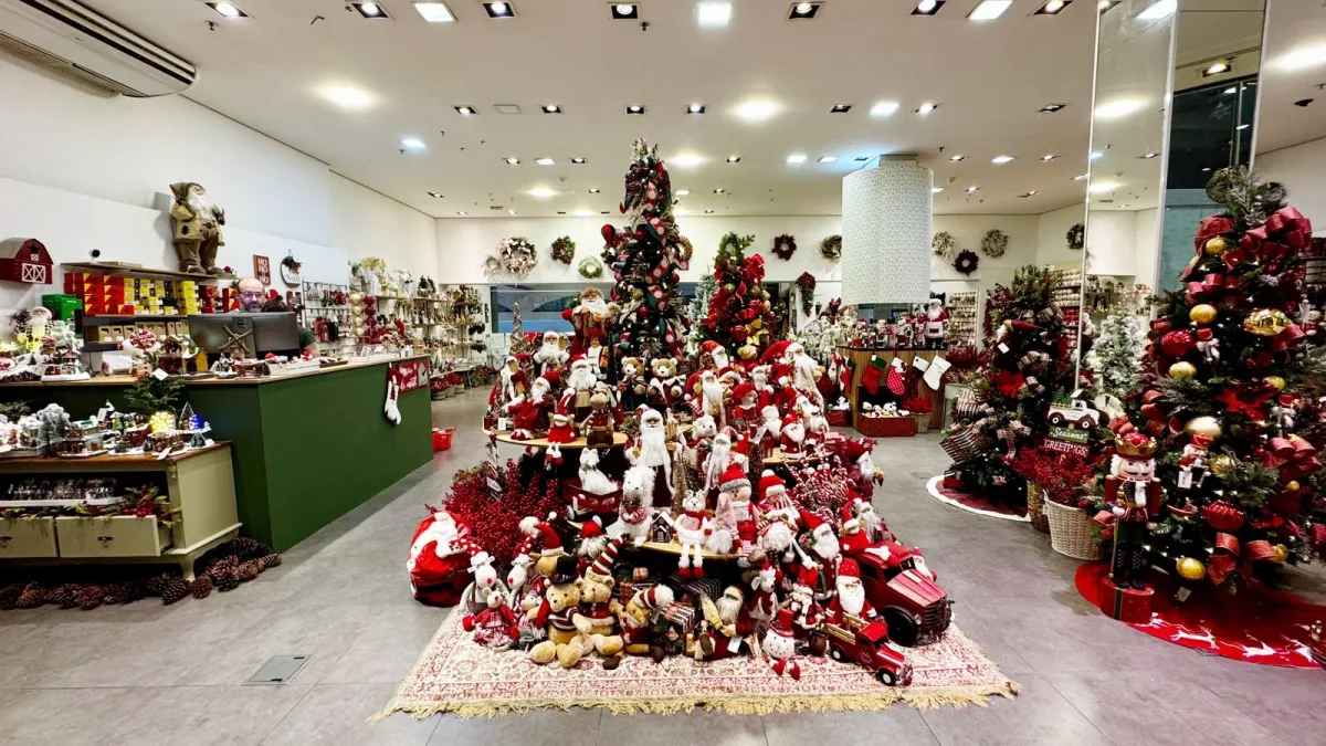 Selecionar Shopping Estação recebe loja com mais de 3 mil itens de decoração natalina	Shopping Estação recebe loja com mais de 3 mil itens de decoração natalina