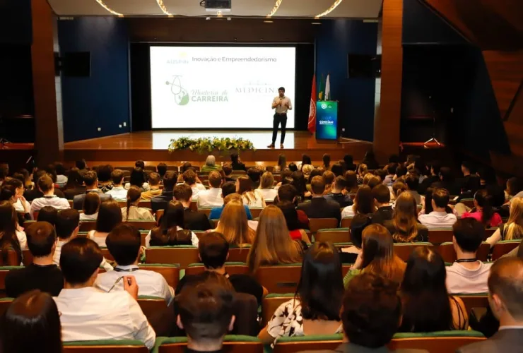 Maior congresso médico acadêmico do sul do Brasil fortalece pesquisa científica com mais de 300 trabalhos inscritos
