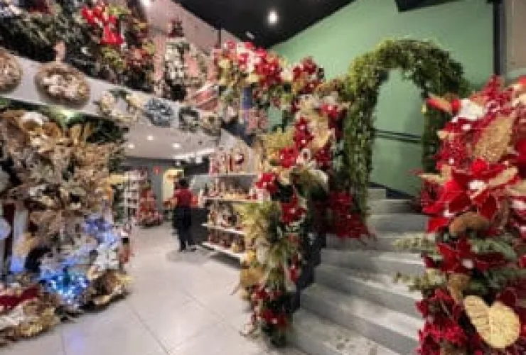 Tradicional loja de decoração natalina abre as portas no Shopping Curitiba