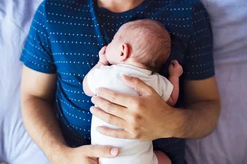 Idade avançada do homem também pode afetar a gestação; saiba como