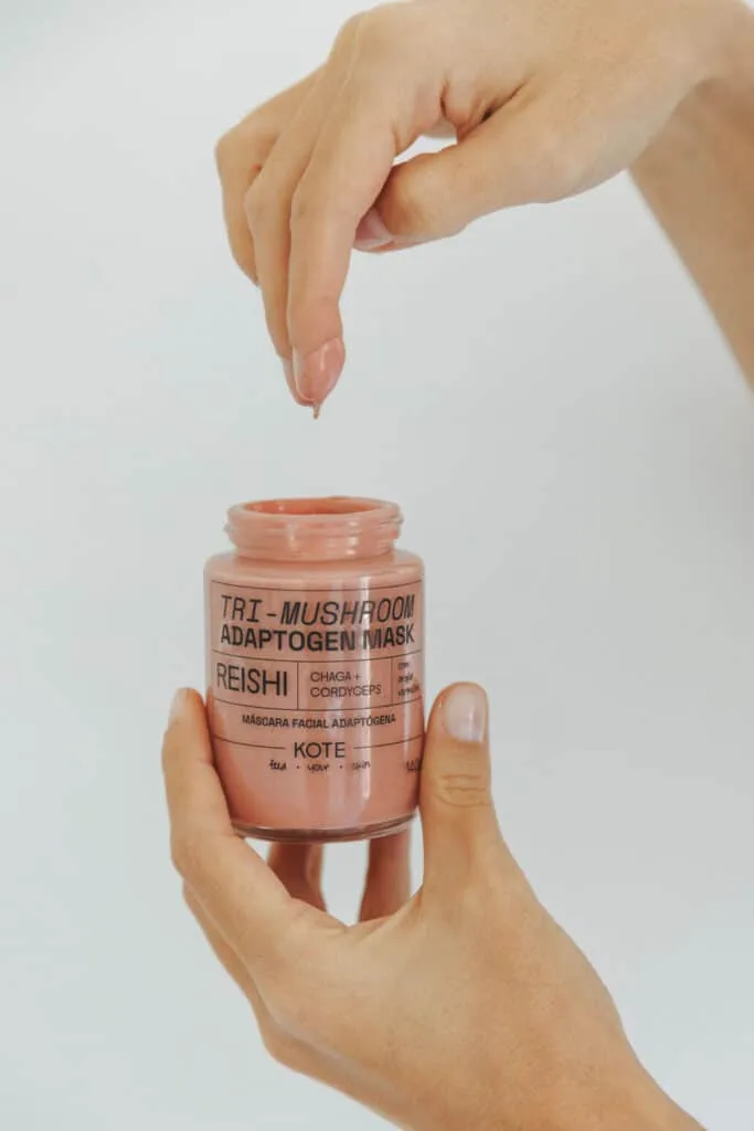 INOVAÇÃO: Tri-Mushroom Adaptogen Mask - o poder dos cogumelos para a pele, com alta performance e ingredientes naturais