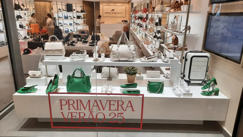 Lojas Jorge Bischoff de Curitiba têm elegantes opções para usar na temporada Primavera-Verão