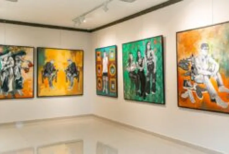 Exposição "Lado a Lado" Apresenta uma Viagem Poética entre a Vida e o Cotidiano