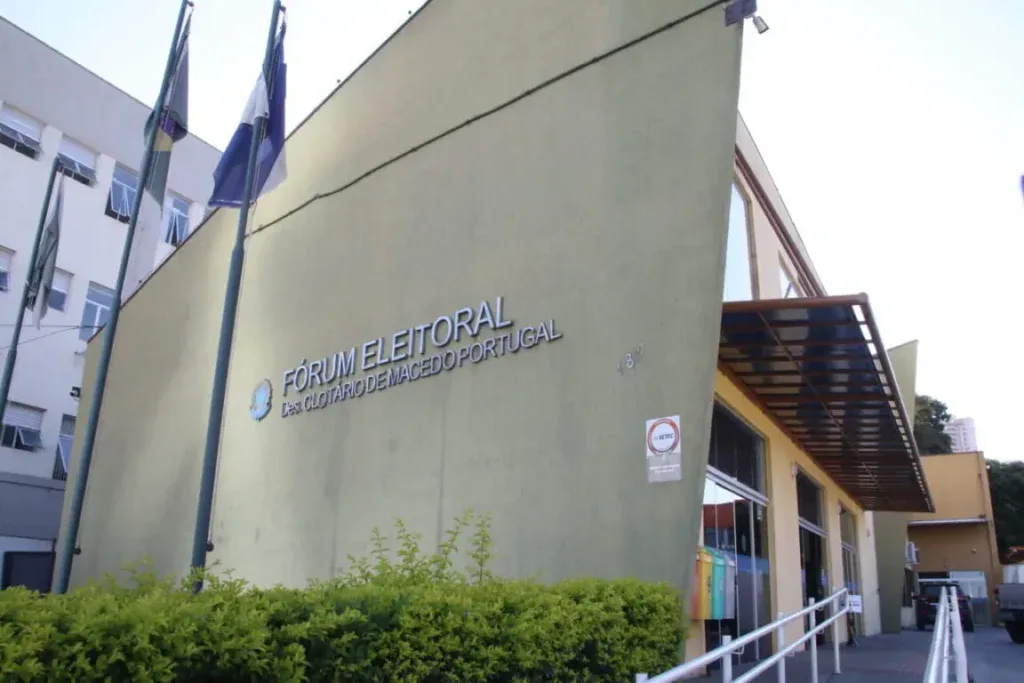 Loureiro representa o comércio ponta-grossense em evento do TRE