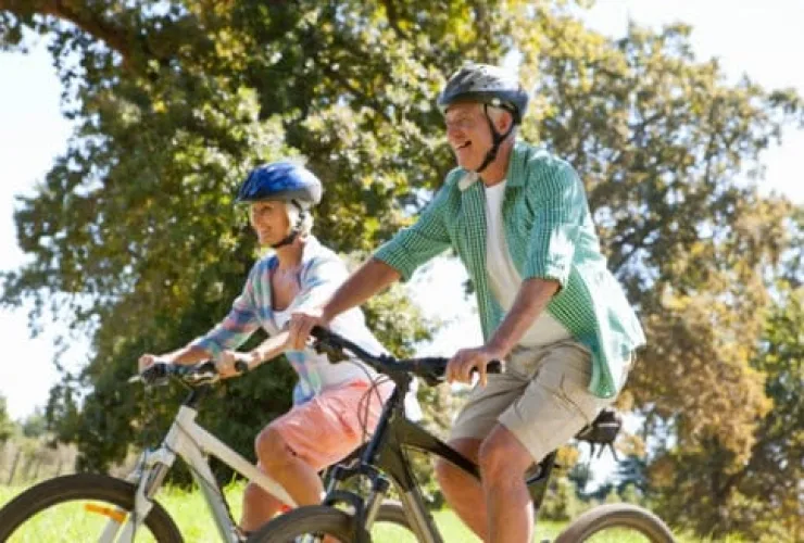 Pedalar ajuda a evitar e combater artrose nos joelhos, aponta estudo