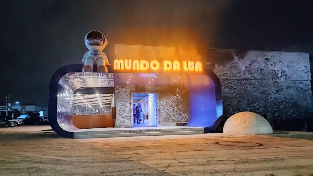 Mundo da Lua: Gastronomia e Diversão em um Ambiente Temático
