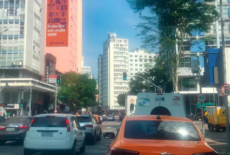 Trecho entre Travessa da Lapa e a Rua Desembargador Westphalen (na altura da Praça Zacarias), com 592 metros, tem capacidade para ter 20 mil m² em publicidade. Luiz Fernando Silva