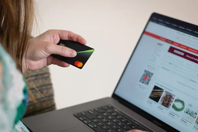 Cartões de bancos digitais representam 41% das compras online no Brasil, revela EBANX
