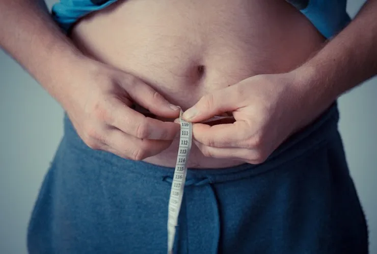 Conheça o perigoso elo entre gordura abdominal  e hipertensão (e como evitá-lo)