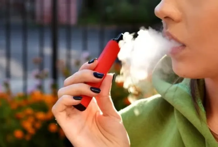 “Vape face”: como o cigarro eletrônico ajuda no envelhecimento da pele