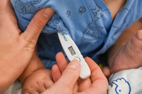 Síndrome mão-pé-boca o que é, sintomas e como se prevenir