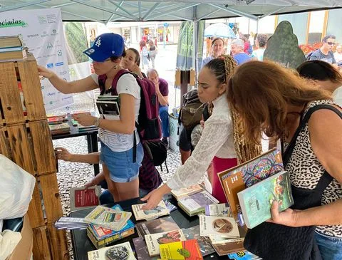 Curitiba celebra Dia do Livro com cultura e sustentabilidade