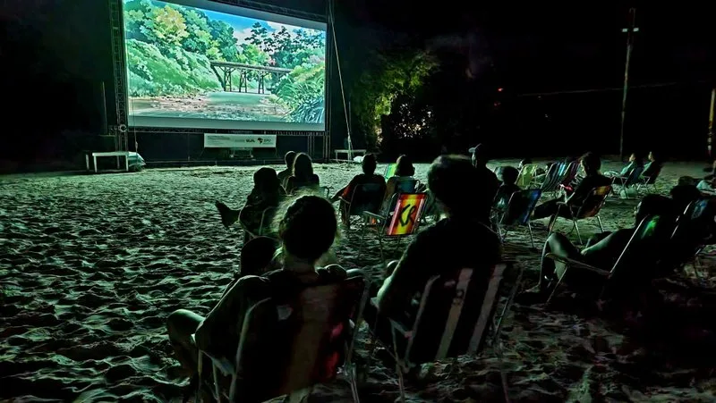 Ilha do Mel exibe filmes gratuitos em telão na Páscoa