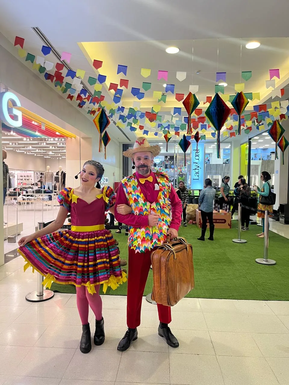 Shopping Curitiba terá arraiá, com banda e brincadeiras