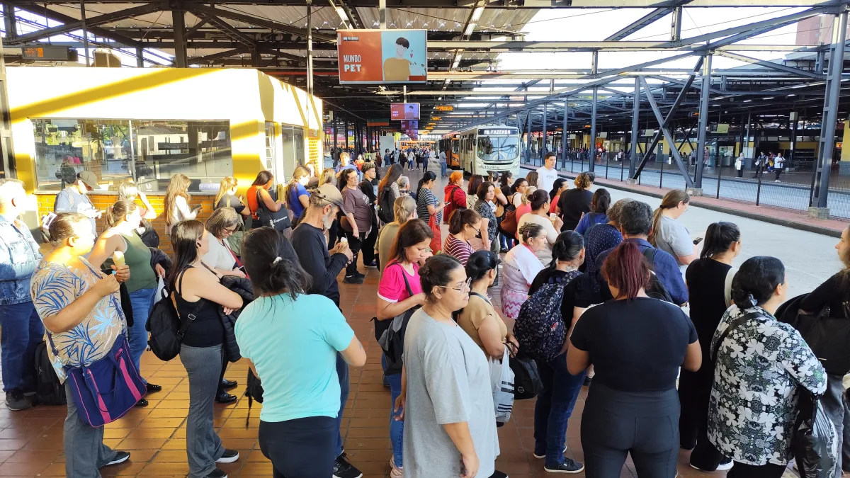 Curitiba apresenta nova programação nas TVs dos ônibus