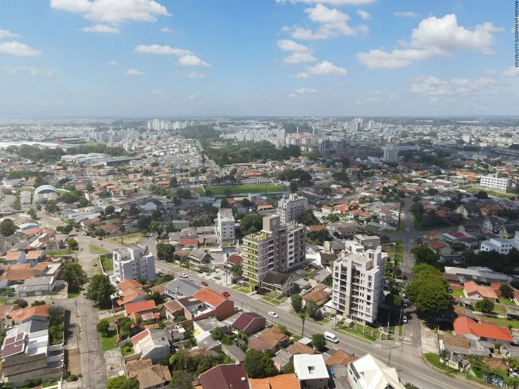 TJM 526 está a poucos minutos do Shopping Palladium, com fácil acesso ao Centro e Água Verde
