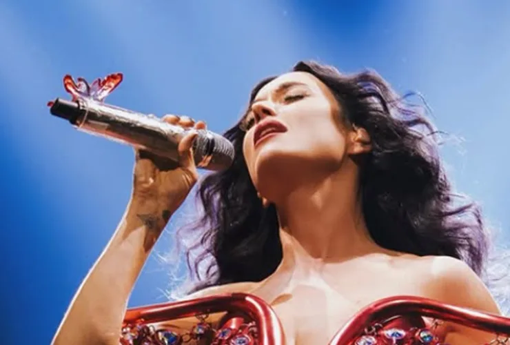 Katy Perry anuncia show em Curitiba
