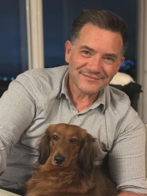 Dr. Eros Luiz de Sousa, diretor do Hospital Veterinário MeBi — Médicos de Bichos, de Curitiba