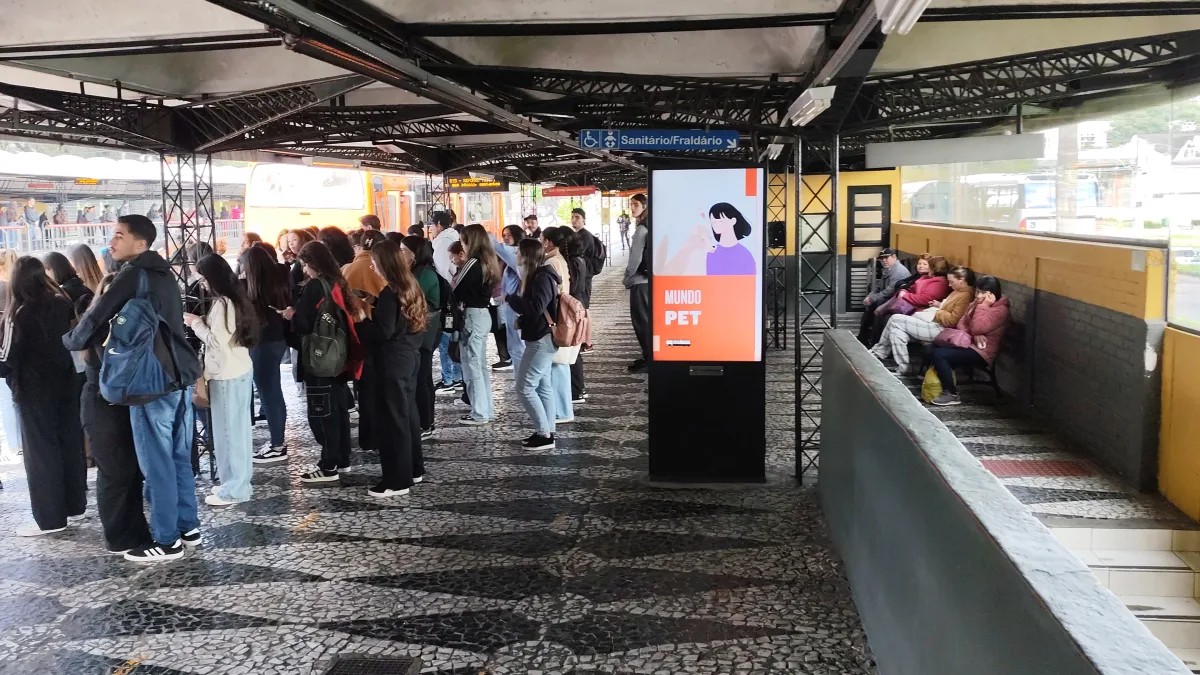 Curitiba apresenta nova programação nas TVs dos ônibus