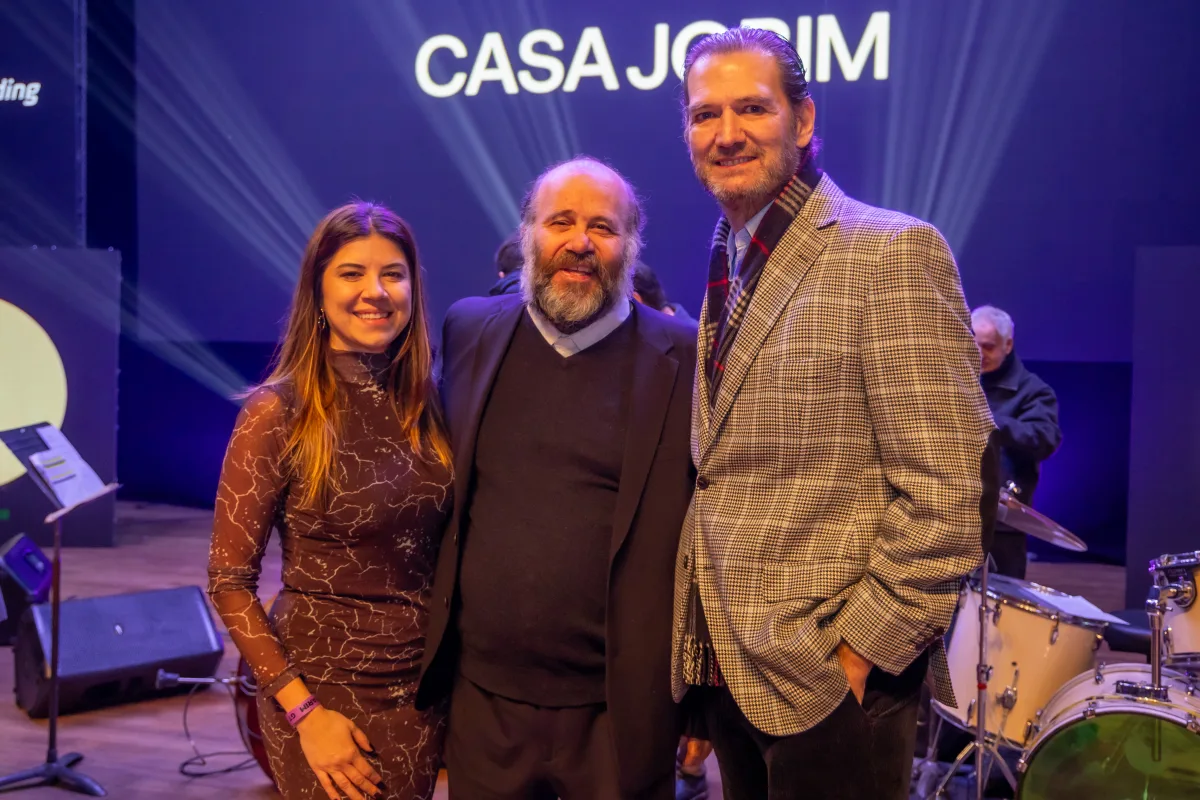 Casa Jobim é lançado em noite memorável no Teatro Guaíra