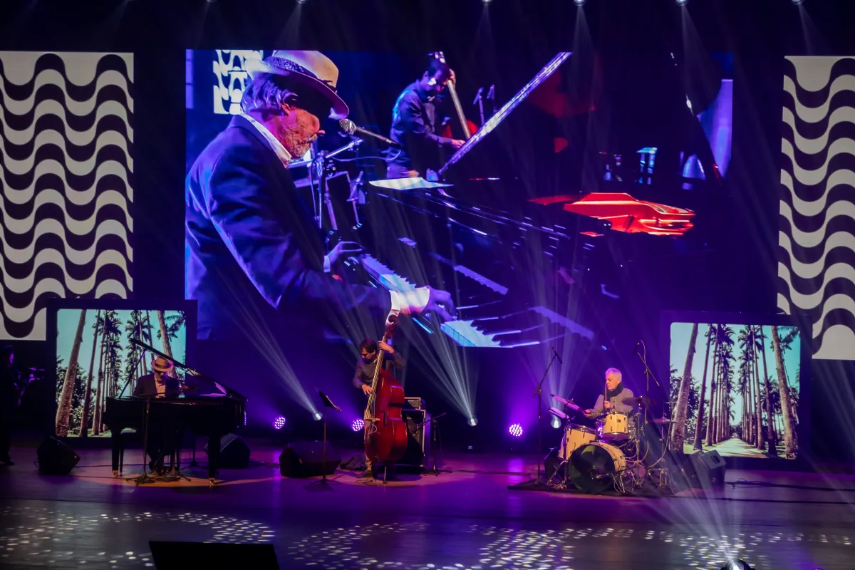 Casa Jobim é lançado em noite memorável no Teatro Guaíra