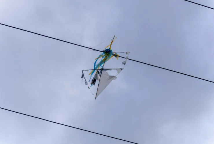 Férias: atenção redobrada para evitar acidentes de crianças com a rede elétrica