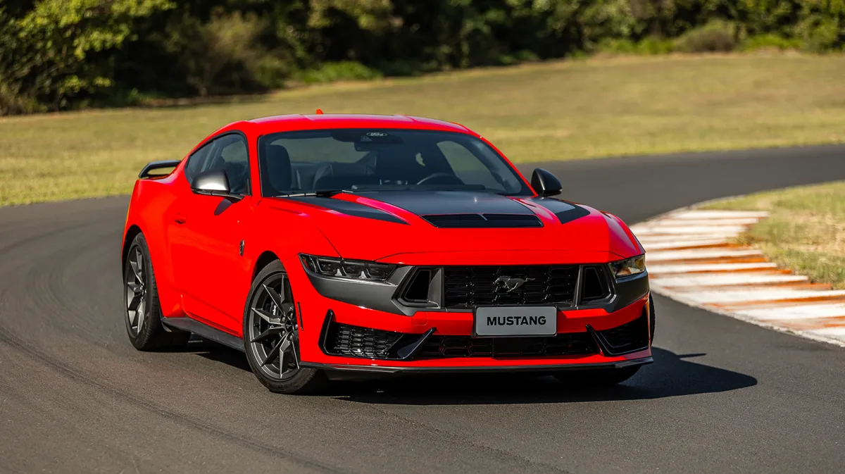 Ford anuncia o lançamento do Mustang Dark Horse no Brasil