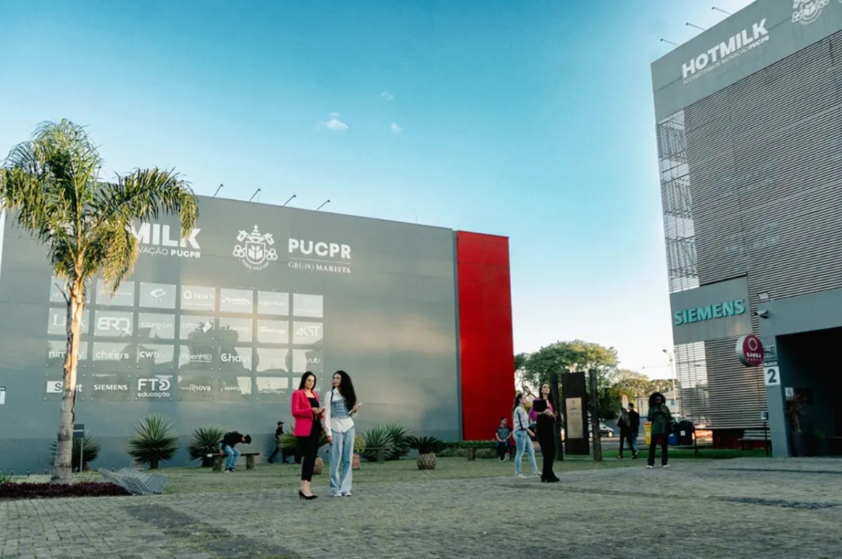 CIEE/PR fecha parceria com a HOTMILK, ecossistema de inovação da PUCPR