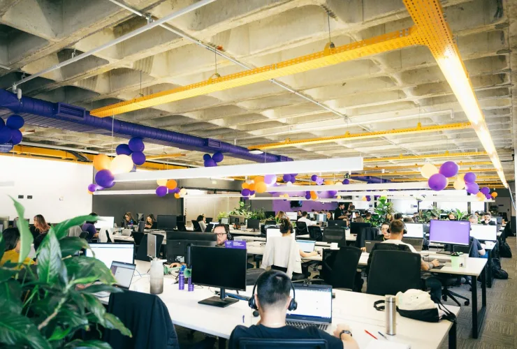 Logcomex abre 15 vagas em Curitiba para formar e contratar profissionais de vendas B2B