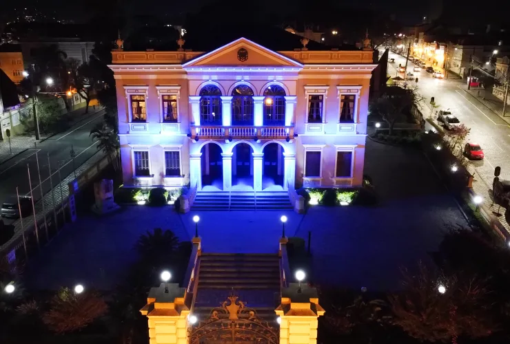 Palácio Garibaldi, em Curitiba, que participa da ação do dia 22 há 5 anos Valterci Santos