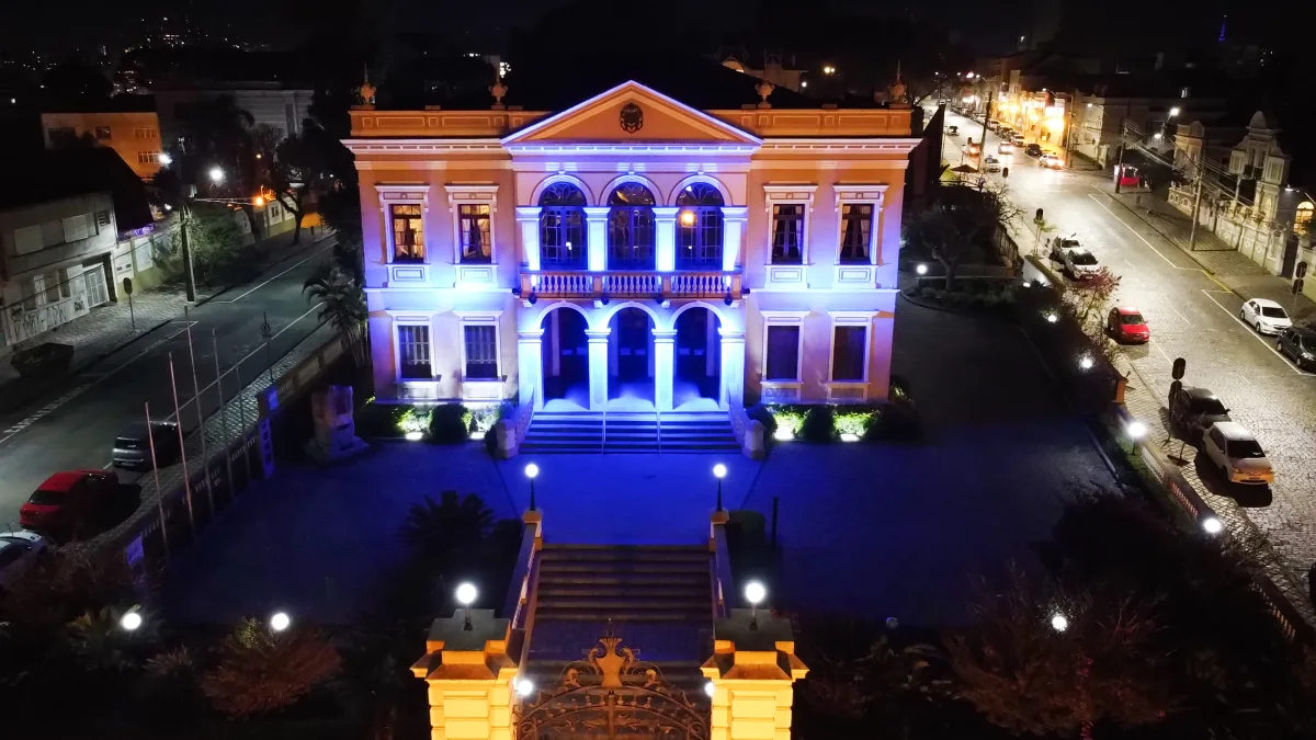 Palácio Garibaldi, em Curitiba, que participa da ação do dia 22 há 5 anos Valterci Santos