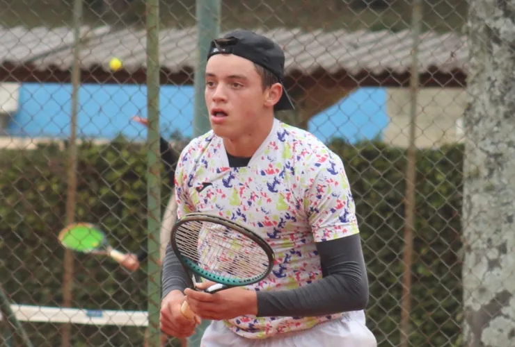 Atleta local Bernardo Vialle avançou assim como o favorito Guilherme Renner e a pré-classifica Alicia Reichel