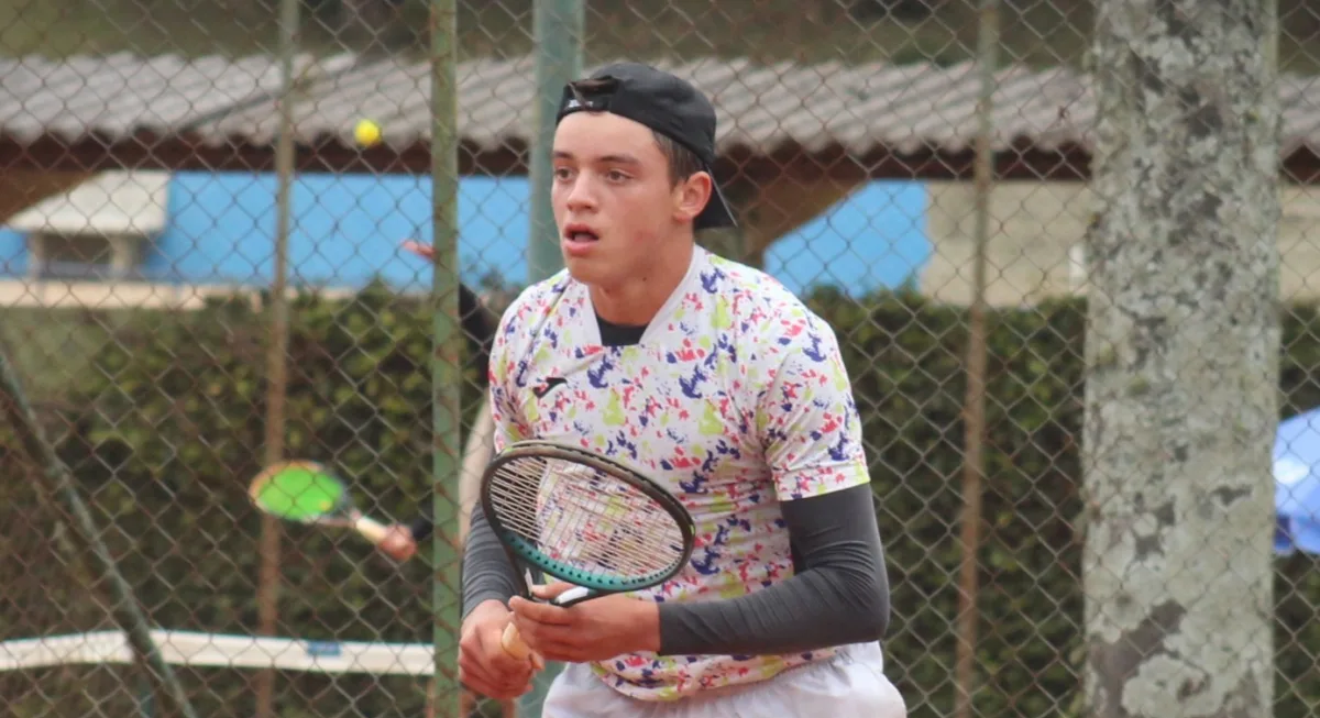 Atleta local Bernardo Vialle avançou assim como o favorito Guilherme Renner e a pré-classifica Alicia Reichel