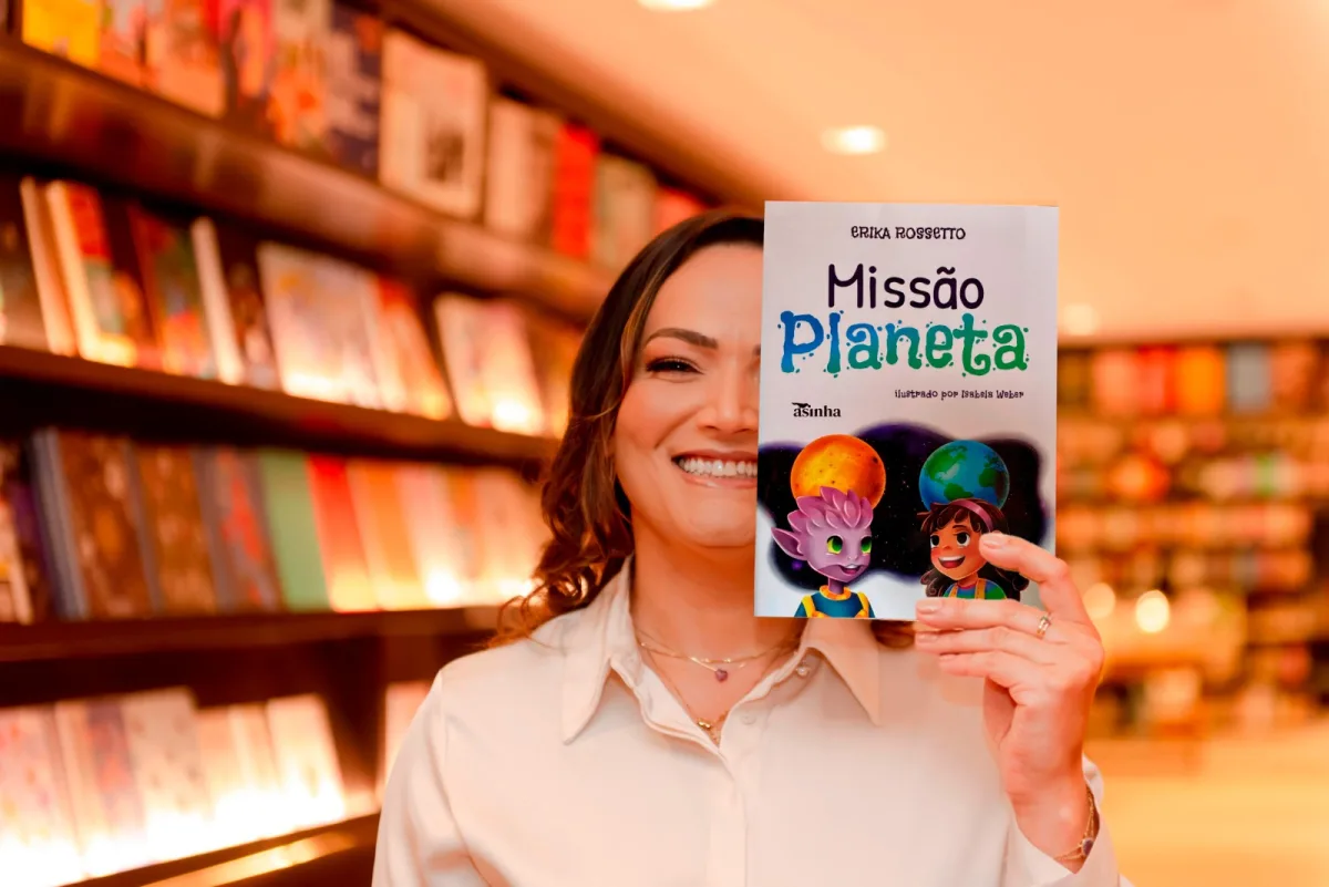 Escritora e astrônoma Erika Rossetto, radicada em Curitiba, lança livro infantil que une astronomia e sustentabilidade