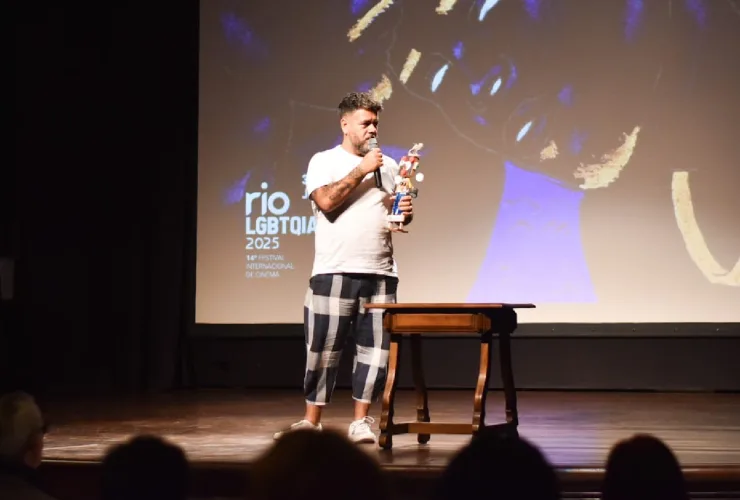 "Nem Toda História de Amor Acaba em Morte" leva prêmio de Melhor Filme no Festival Rio LGBTQIA+