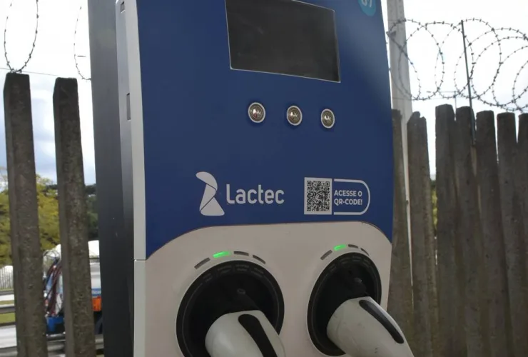 Lactec inaugura eletroposto em Curitiba com tecnologia própria e preços competitivos