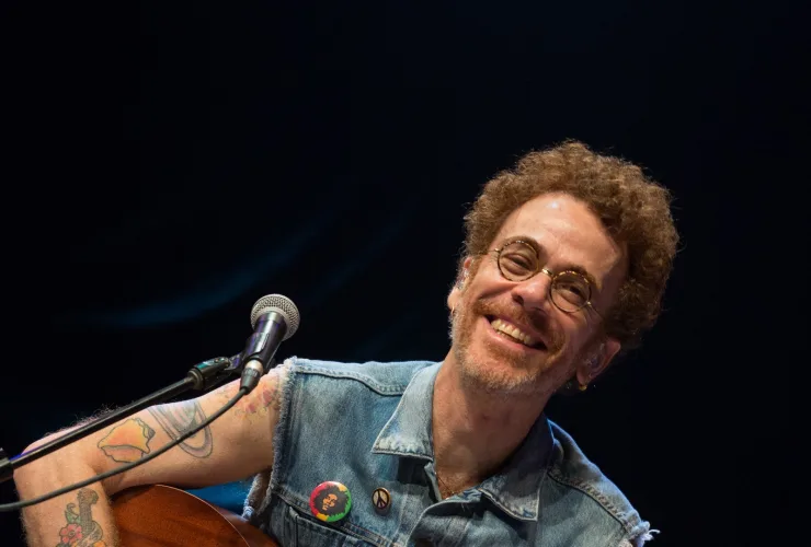 NANDO REIS VEM A CURITIBA COM SUA VERSÃO ACÚSTICA