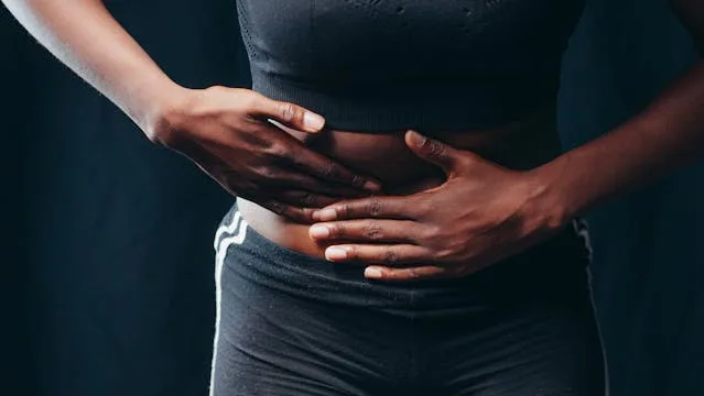 O que a menopausa tem a ver com gordura no fígado? Entenda essa relação