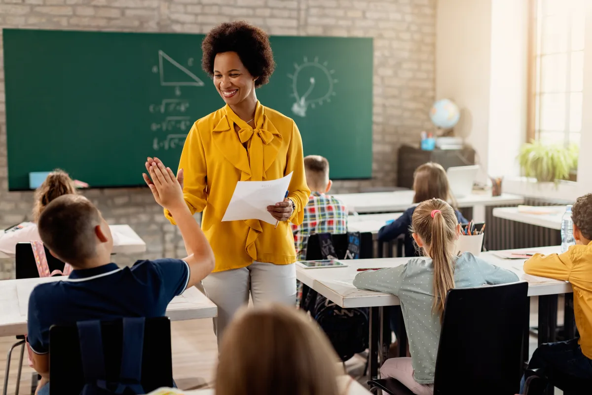 Startup especializada no bem-estar dos professores lança versão gratuita de sua solução para apoiar municípios paranaenses