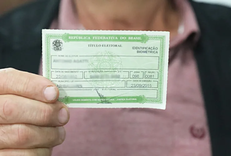 Mais de 5 milhões de brasileiros podem ter título de eleitor cancelado e enfrentar consequências em concursos, universidades e acesso ao crédito