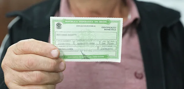Mais de 5 milhões de brasileiros podem ter título de eleitor cancelado e enfrentar consequências em concursos, universidades e acesso ao crédito