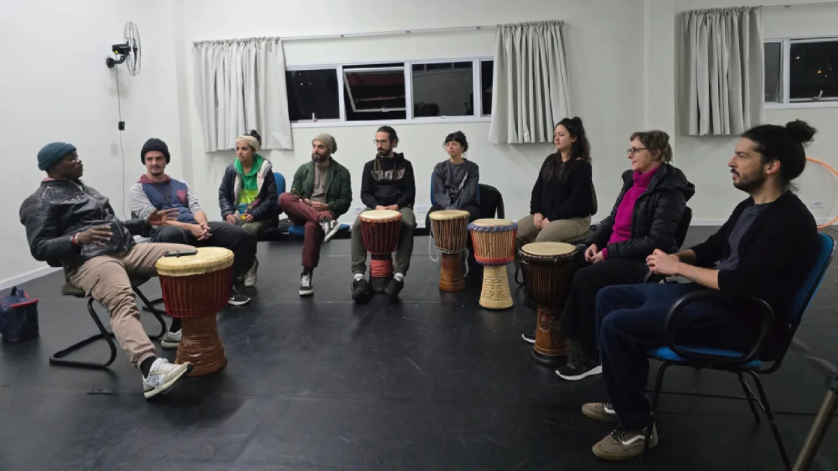 Classes de dança e percussão acontecem gratuitamente e aberto à toda a comunidade (Créd. Coletivo Dunyaben)