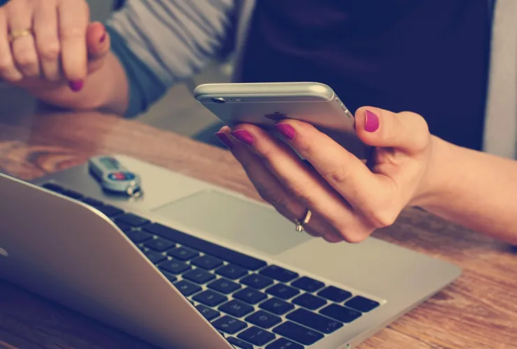 Consumidor consulta IMEI para verificar se o celular está restrito no cadastro nacional