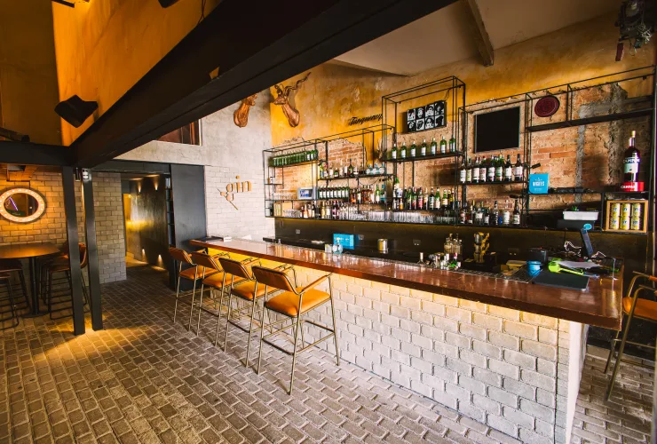 Ingredientes e acessórios da alta coquetelaria usados por chefs de bar renomados