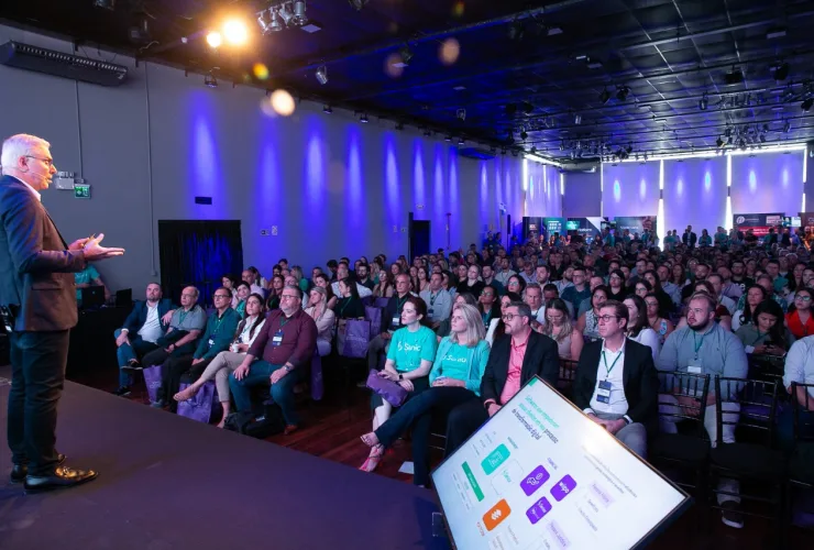 Gigante da tecnologia realiza evento gratuito sobre IA e inovação em Curitiba