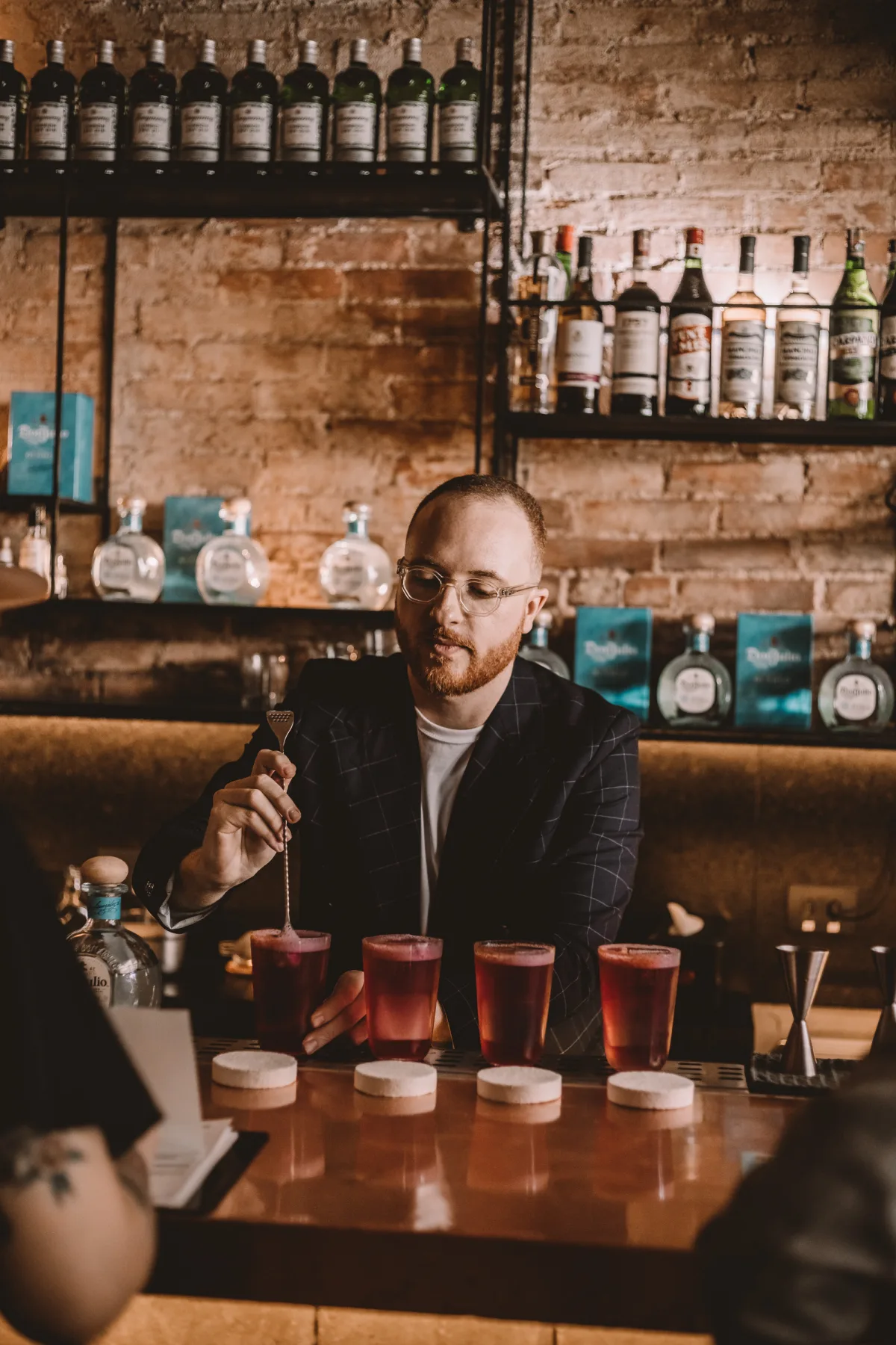 Ariel Todeschini e Gabriel Bueno criam drinks exclusivos durante takeover no Ponto Gin