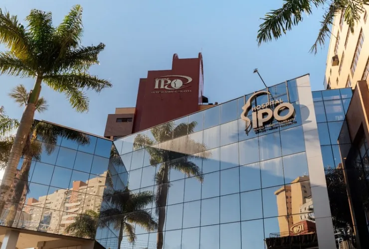 Fachada moderna do Hospital IPO, especializado em otorrinolaringologia, candidato ao Prêmio Mais Saúde TopView.